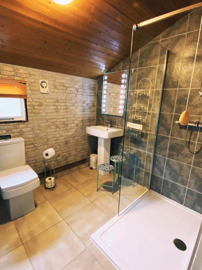 Squirrel Lodge At Owlet Hideaway - With Hot Tub, Near Йорк Екстер'єр фото