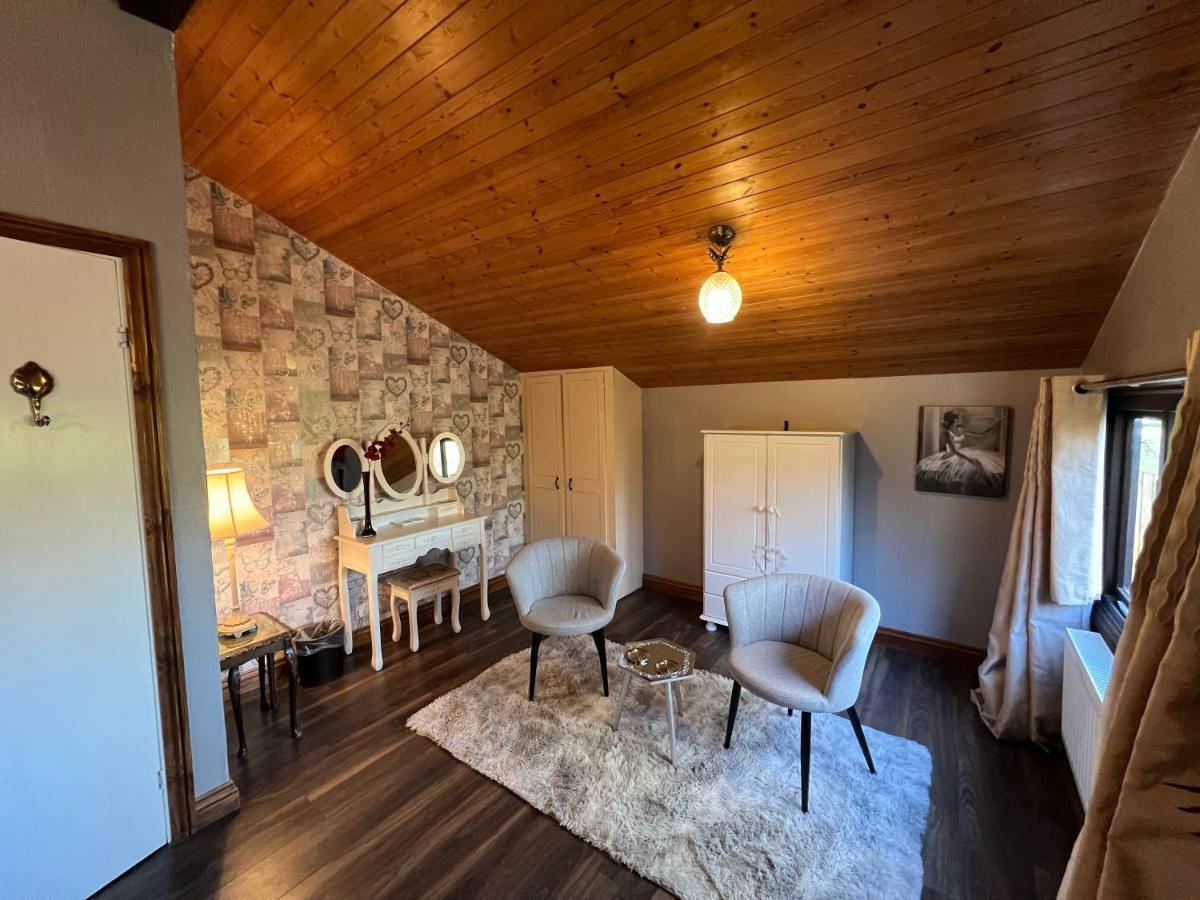 Squirrel Lodge At Owlet Hideaway - With Hot Tub, Near Йорк Екстер'єр фото