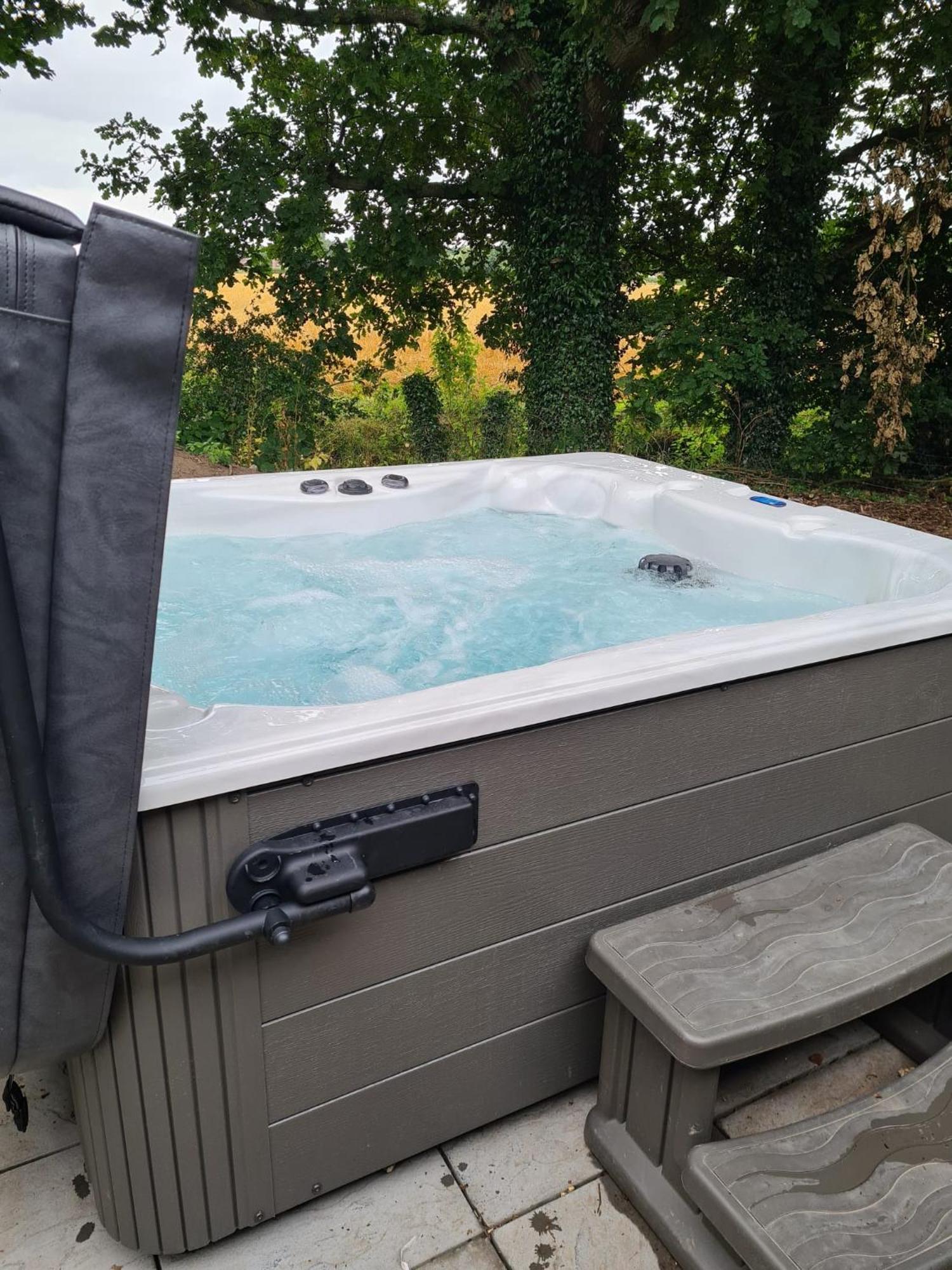 Squirrel Lodge At Owlet Hideaway - With Hot Tub, Near Йорк Екстер'єр фото